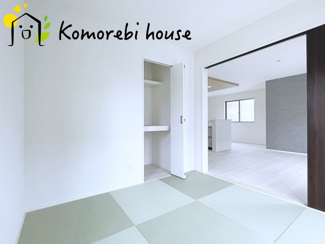 上尾市小泉　14期　新築一戸建て　グラファーレ　01の和室|柔らかい畳が心地よい和室