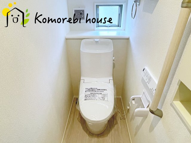 上尾市小泉　14期　新築一戸建て　グラファーレ　01のトイレ|清潔感のあるトイレです