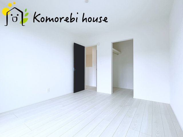 上尾市小泉　14期　新築一戸建て　グラファーレ　01の寝室|落ち着いた色調の寝室です