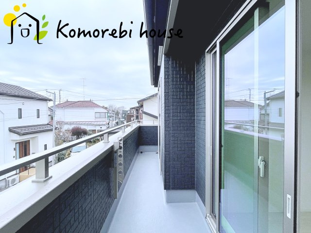 上尾市小泉　14期　新築一戸建て　グラファーレ　01のバルコニー|広々としたバルコニーです