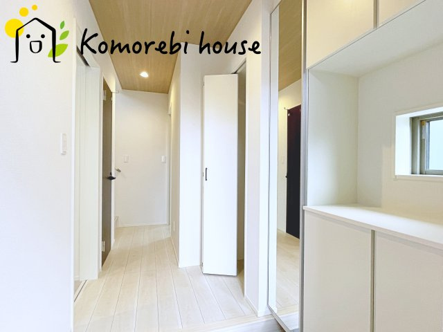 上尾市小泉　14期　新築一戸建て　グラファーレ　01の玄関|シンプルで使いやすい玄関です