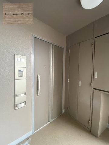 ディークラディア鶴見アクロスタワーの玄関