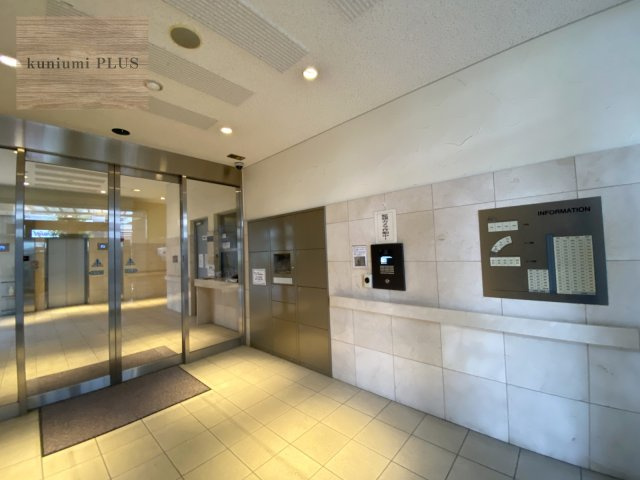 ディークラディア鶴見アクロスタワーのエントランス