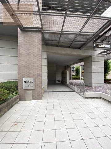 ディークラディア鶴見アクロスタワーのエントランス