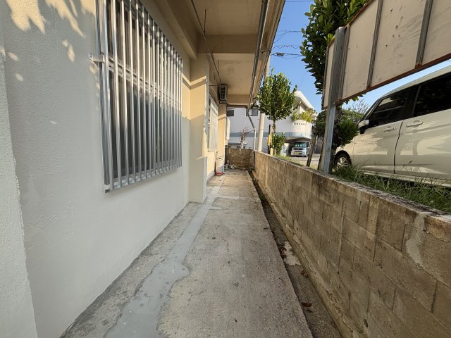 南風原本部貸店舗の内装