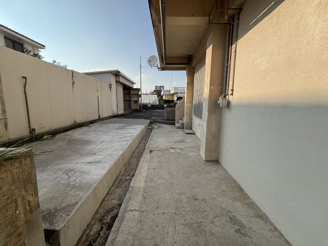 南風原本部貸店舗の駐車場