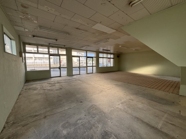 南風原本部貸店舗の内装