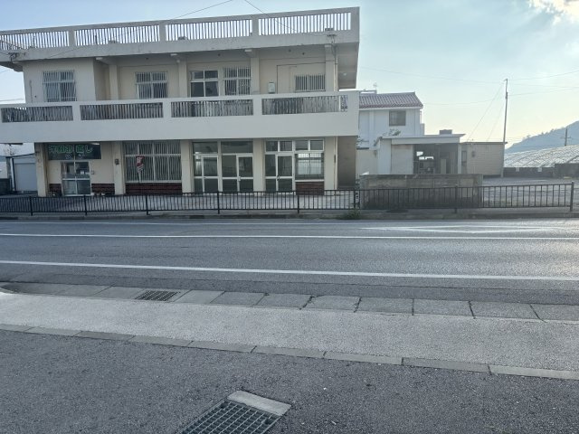 南風原本部貸店舗の外観