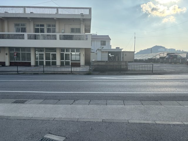 南風原本部貸店舗の外観