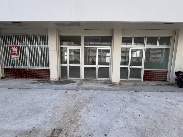 南風原本部貸店舗の外観