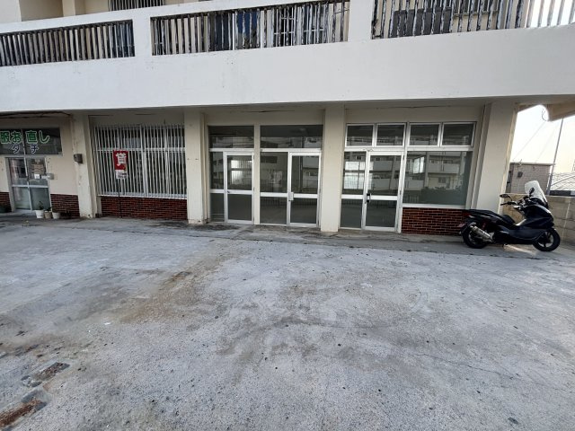 南風原本部貸店舗の外観