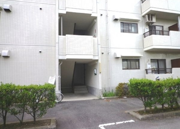 ファミール豊明　　刈谷市近郊の賃貸はクラスホーム刈谷店のエントランス