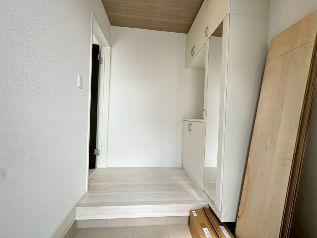 ★★読谷村大湾2期-1号棟（全5棟）の玄関|現地撮影10月　1号棟
いつでも、ご案内いたします