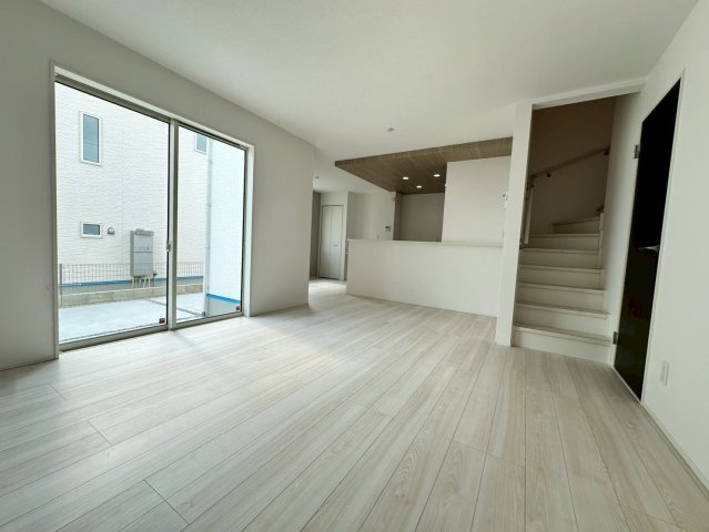 ★★読谷村大湾2期-1号棟（全5棟）の居間・リビング|現地撮影10月　1号棟
いつでも、ご案内いたします