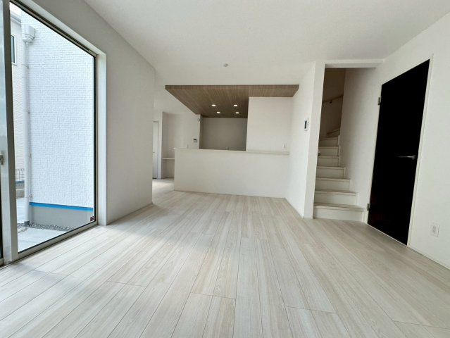 ★★読谷村大湾2期-1号棟（全5棟）の居間・リビング|現地撮影10月　1号棟
いつでも、ご案内いたします