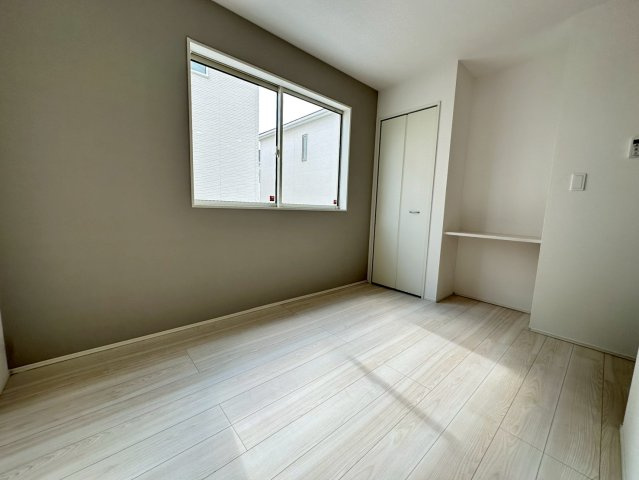 ★★読谷村大湾2期-1号棟（全5棟）の洋室|現地撮影10月　1号棟
いつでも、ご案内いたします