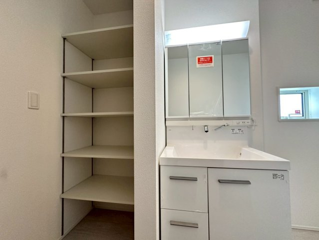 ★★読谷村大湾2期-1号棟（全5棟）の独立洗面台|現地撮影10月　1号棟
いつでも、ご案内いたします