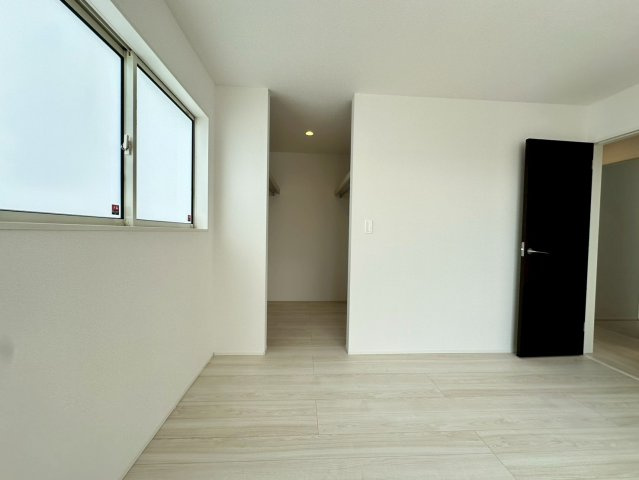 ★★読谷村大湾2期-1号棟（全5棟）の洋室|現地撮影10月　1号棟
いつでも、ご案内いたします