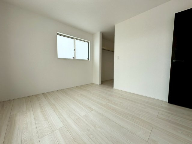 ★★読谷村大湾2期-1号棟（全5棟）の洋室|現地撮影10月　1号棟
いつでも、ご案内いたします