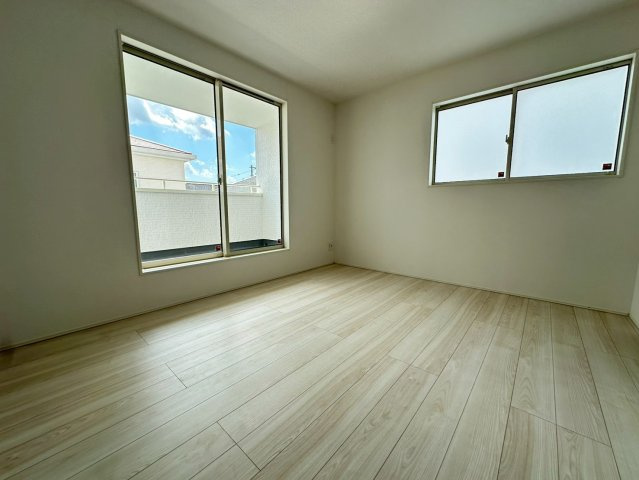 ★★読谷村大湾2期-1号棟（全5棟）の洋室|現地撮影10月　1号棟
いつでも、ご案内いたします