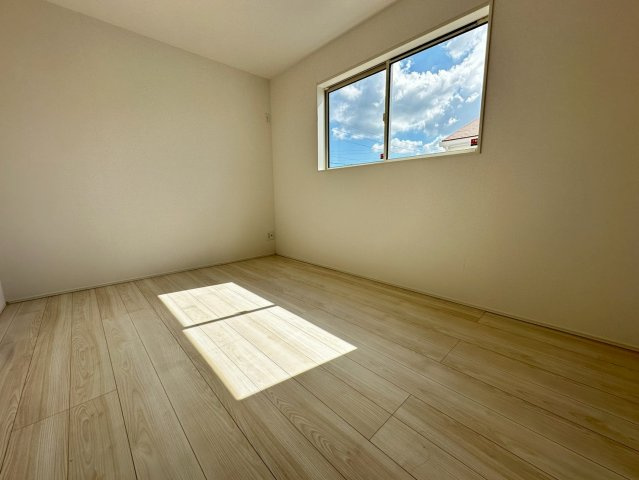 ★★読谷村大湾2期-1号棟（全5棟）の洋室|現地撮影10月　1号棟
いつでも、ご案内いたします