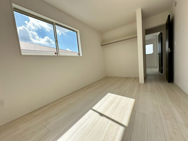 ★★読谷村大湾2期-1号棟（全5棟）の洋室|現地撮影10月　1号棟
いつでも、ご案内いたします