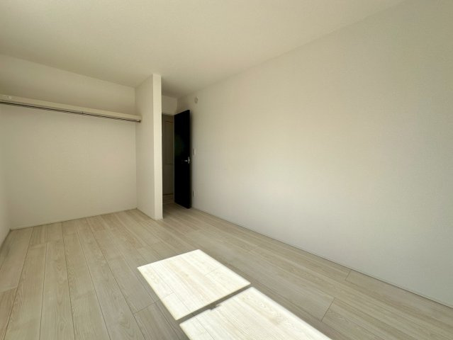 ★★読谷村大湾2期-1号棟（全5棟）の洋室|現地撮影10月　1号棟
いつでも、ご案内いたします