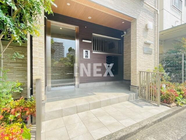 厚木市旭町２丁目のアパートのエントランス