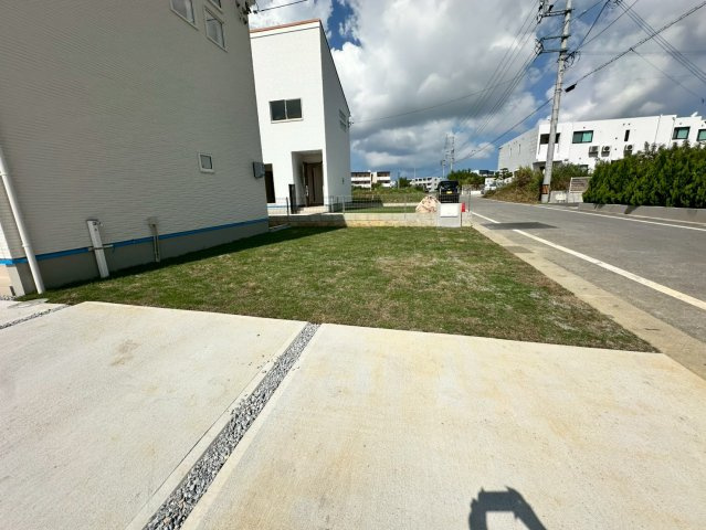 ★★読谷村大湾2期-２号棟（全5棟）の前面道路含む現地写真|【現地撮影2025.10】いつでも内覧可能です♪