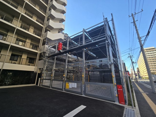 センチュリー千葉みなとの駐車場