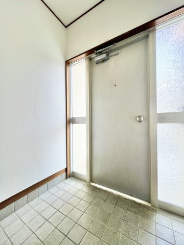 雄踏町宇布見の玄関|広々とした玄関。大家族でも靴の収納に困りません！
