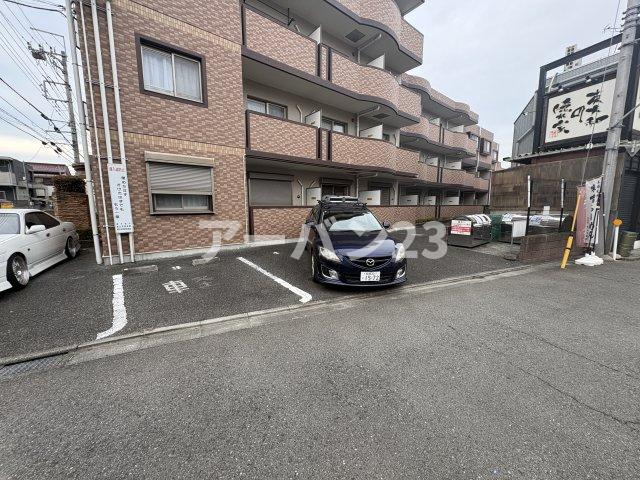 ピナイサーラ東大和の駐車場