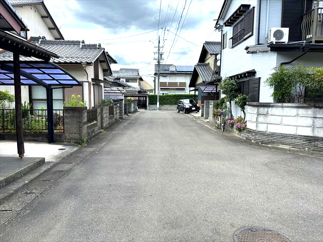 ６６０４１　各務原市鵜沼各務原町土地の前面道路含む現地写真