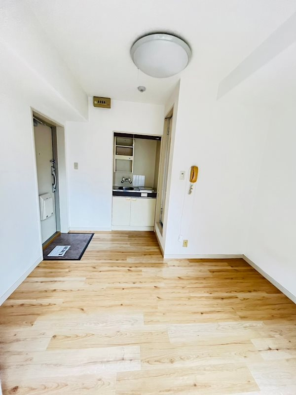 クローバーハイツ三宮の居間・リビング