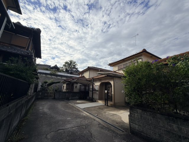 海南市阪井・中古戸建・54712の前面道路含む現地写真