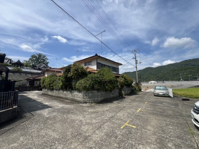 海南市阪井・中古戸建・54712の前面道路含む現地写真