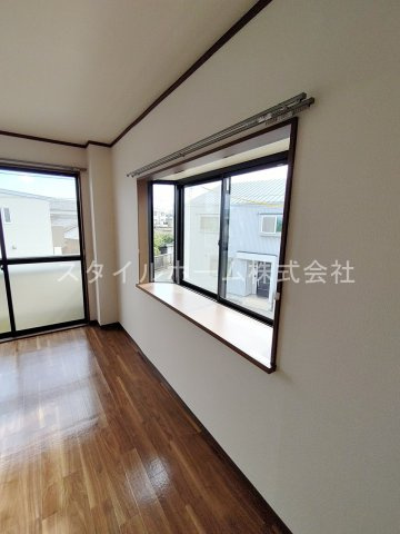 グランデージフルールの居間・リビング|別部屋写真です。