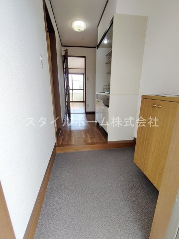 グランデージフルールの玄関|別部屋写真です。