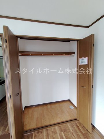 グランデージフルールの収納|別部屋写真です。