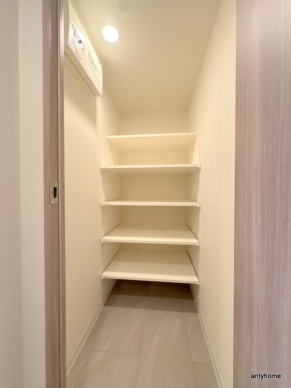 コンフォリア・リヴ博労町一丁目Q　仲介手数料無料の収納