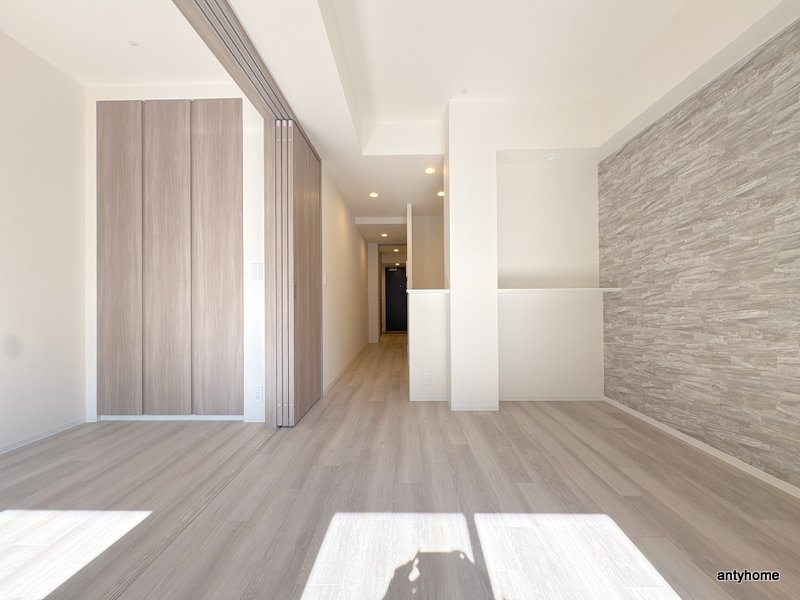 コンフォリア・リヴ博労町一丁目Q　仲介手数料無料の居間・リビング