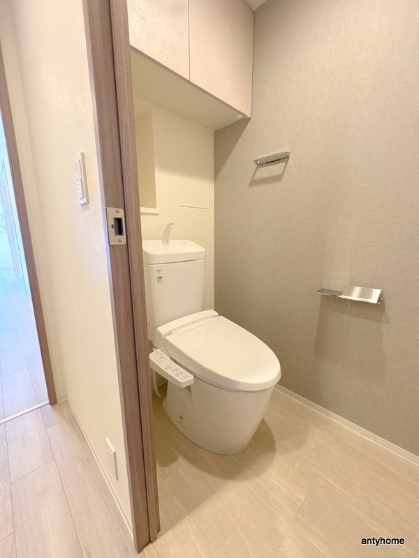 コンフォリア・リヴ博労町一丁目Q　仲介手数料無料のトイレ