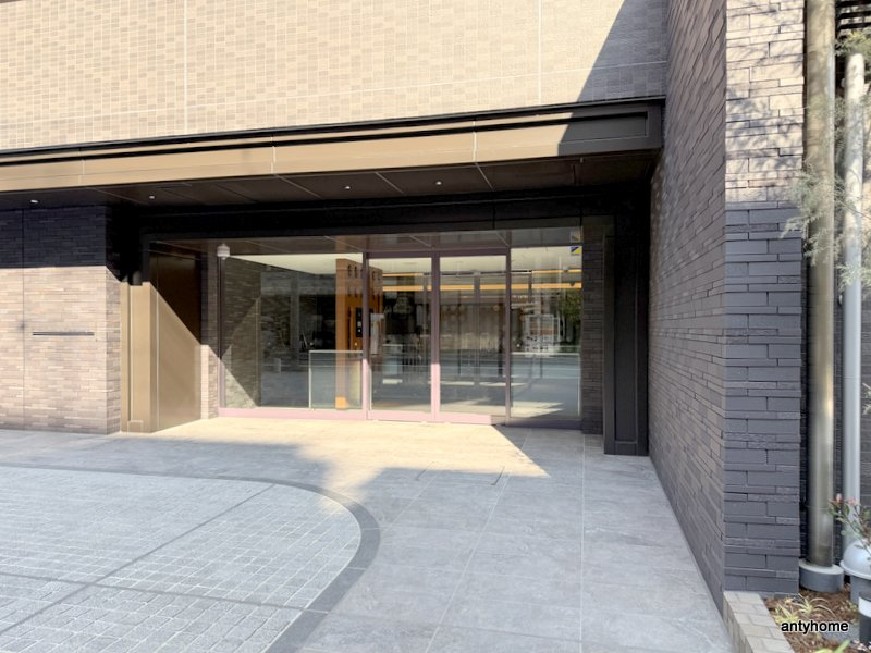 コンフォリア・リヴ博労町一丁目Q　仲介手数料無料のエントランス