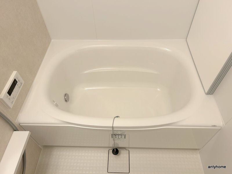 コンフォリア・リヴ博労町一丁目Q　仲介手数料無料の浴室