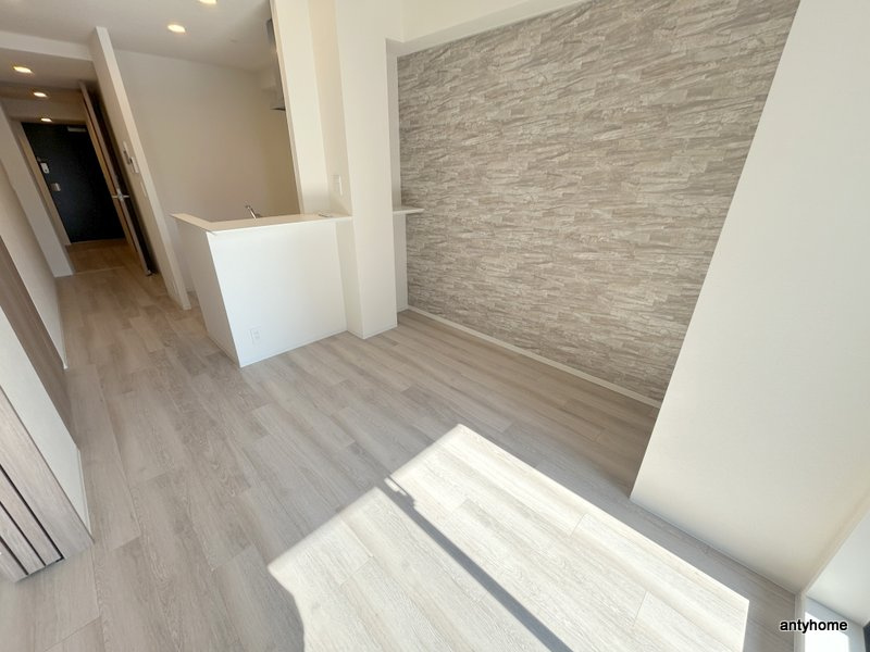 コンフォリア・リヴ博労町一丁目Q　仲介手数料無料の居間・リビング