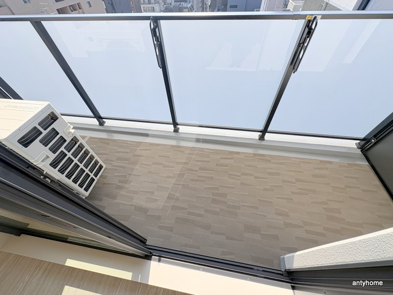 コンフォリア・リヴ博労町一丁目Q　仲介手数料無料のバルコニー