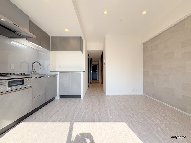 コンフォリア・リヴ博労町一丁目Q　仲介手数料無料の居間・リビング