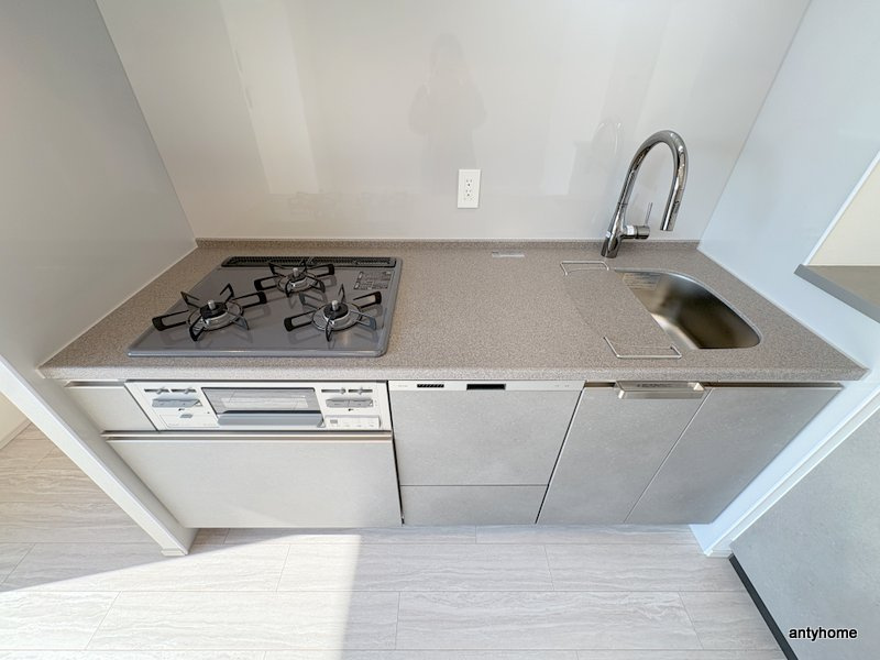 コンフォリア・リヴ博労町一丁目Q　仲介手数料無料のキッチン