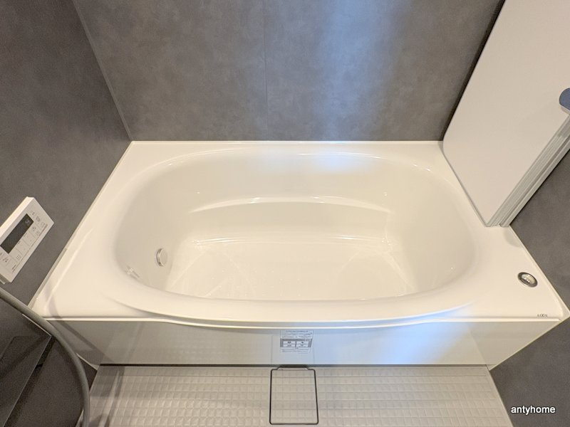 コンフォリア・リヴ博労町一丁目Q　仲介手数料無料の浴室