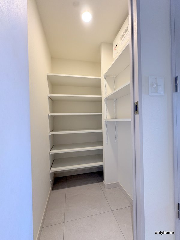 コンフォリア・リヴ博労町一丁目Q　仲介手数料無料の収納